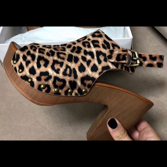 MISSED YOU Leopard Wooden Platform Heel - Picture 4 of 4